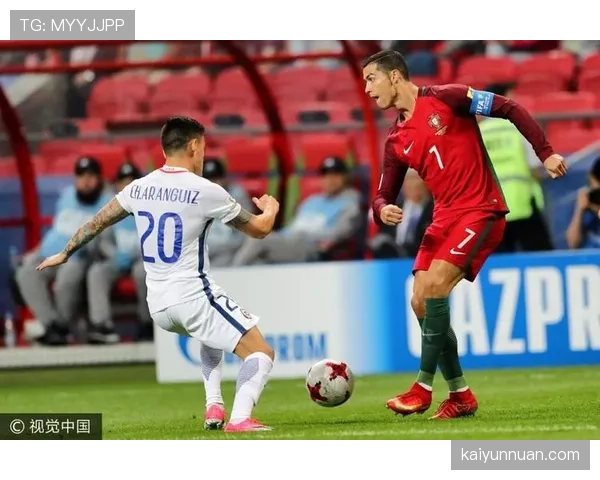 点球击中门框后球是否仍有效？规则解读与判罚逻辑分析